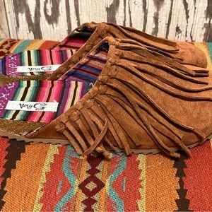 Very G Women’s Fringy Leather Slides 11